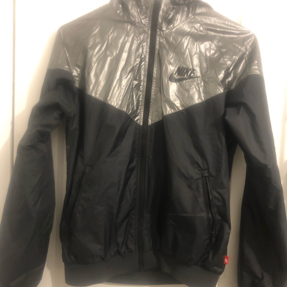 Nike windbreaker jacket size M